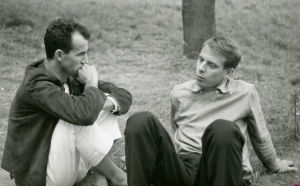 Säveltäjät Luigi Nono ja Karlheinz Stockhausen Darmstadtissa kesällä 1957 Seppo Heikinheimon kuvaamana. Karlheiz Stockhausen ja Luigi Nono Darmstadtissa kesällä 1957.