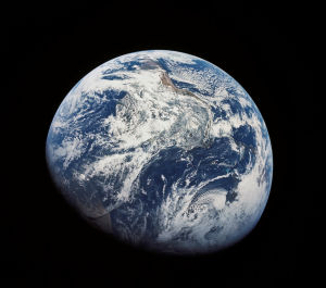 Det första fotot någonsin av hela jorden sedd från rymden. Bilden togs av Bill Anders. Jorden som Apollo 8-astronauterna såg den.