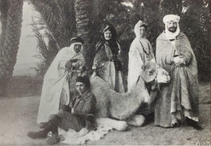 Selma Kajanus ja Lilly Londén Algerian Biskrassa 1914. Selma Kajanus ja Lilly Londén Algerian Biskrassa 1914.