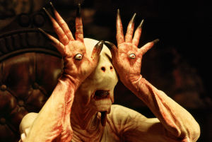 Pan's Labyrinth -elokuvan (2006) kalpea mies -hirviö. Hirviö Guillermo del Toron elokuvassa Panin labyrintti.