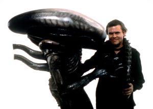 Studion johto piti H.R. Gigerin taidetta liian sairasmielisenä valtavirtaelokuvaan. Alienin designin luoja H.R. Giger