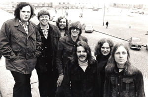 Pepe & Paradise -yhtyeen seitsenhenkinen kokoonpano 1971–72: Erik ”Dani” Dannholm, Markku Johansson, Ande Päiväläinen, Erkki ”Unde” Lehtola, Heikki ”Hessu” Hietanen, Pepe Willberg, Pave Maijanen. Pedro Hietanen