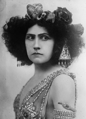 Oopperalaulaja Aino Ackté Salomen roolissa noin 1907.