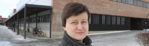 Vargfrågan har engagerat forskare Outi Rajamäki i 20 år redan. Hon bedriver forskning i vargpolitiken alltid då hon får en chans, också vid sidan om andra jobb och utan ersättning. Forskare Outi Ratamäki