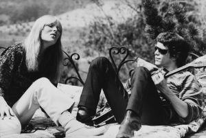 Nico ja Lou Reed Los Angelesissa vuonna 1965. Nico ja Lou Reed The Castlen terassilla Los Angelesissa 1965.