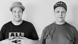 Rap-kaksikko Solonen ja Kosola puolikuvassa
