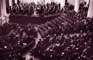 Suomen 1. eurooppalainen konsertti 4.5.1933. Radio-orkesteri, Helsingin kauounginorkesteri, joht. Armas Järnefelt ja sol. Anja Ignatius, viulu.