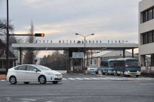 Toyota och andra japanska biltillverkare kritiserades av Donald Trump för att man skeppar alldeles för många bilar till USA. I själva verket visar statistiken att majoriteten av de japanska bilar som säljs i USA
faktiskt också tillverkas i USA och därmed bidrar till att skapa amerikanska arbetstillfällen. Bilar vid en Toyota-fabrik.
