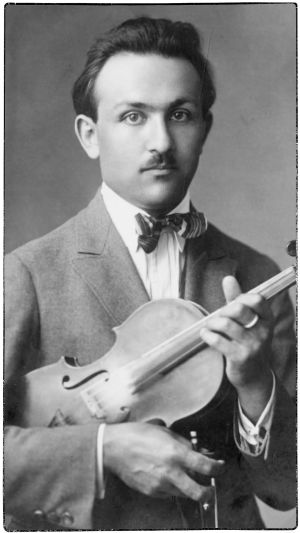 Nuori viulisti Boris Sirpo.