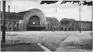 Arkkitehti Herman Geselliuksen suunnittelema Viipurin rautatieasema valmistui 1913. Viipurin rautatieasema noin 1913.