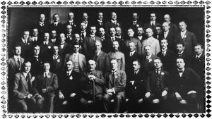 Arvovaltainen mieskuoro Viborgs Sångarbröder. Vuonna 1919 kuoro muutti nimensä Viipurin Lauluveikoiksi. Viipurit Lauluveikot 1920-luvulla.
