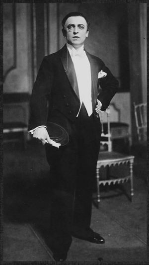 Näyttelijä ja teatterinjohtaja Arvi Tuomi. Viipurin Näyttämön näyttelijä Arvi Tuomi 1920-luvulla.