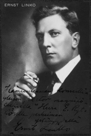 1920-luvun puolivälissä Ernst Lingon ura pianotaiteilijana lähti nousuun. Pianotaiteilija Ernst Linko 1926.