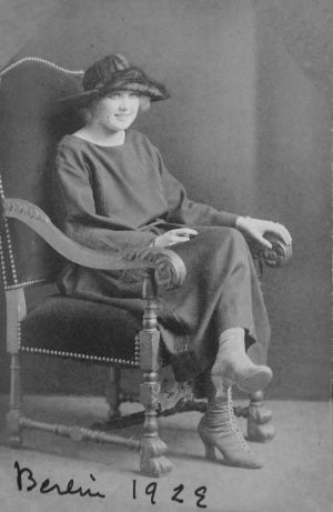 Laulunopiskelija Mary Spennert (myöh. Hannikainen) Berliinissä 1922.