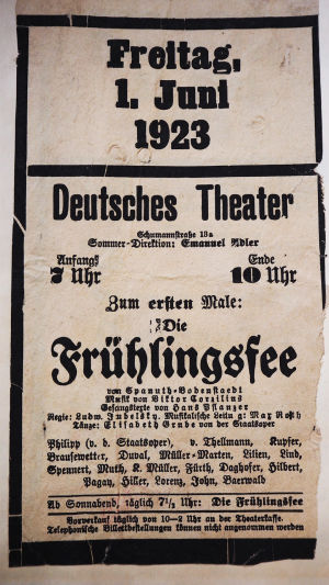 Mary Spennertin nimi Frühlingsfee-operetin esiintyjien joukossa Deutsches Theaterissa 1. kesäkuuta 1923. Deutsches Theaterin juliste 1923.