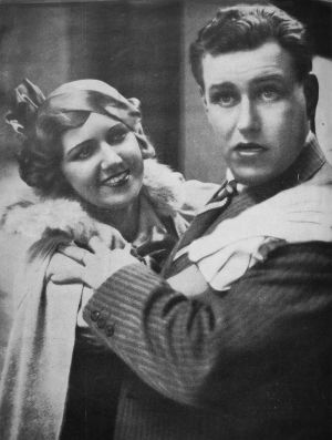 Mary Hannikaisen ja Georg Malmsténin yhteistyö jatkui äänielokuvan merkeissä. Erkki Karu ohjasi farssin "Voi meitä, anoppi tulee!" Suomi-Filmille 1933. Mary Hannikainen ja Gerog Malmstén elokuvassa Voi meitä, anoppi tulee! vuonna 1933.
