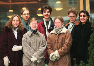 Nauhakarsinnan perusteella valitut Radion sinfoniaorkesterin nuoret solistit 3.3.1996. Edessä vasemmalla Terhi Jääskeläinen, Henna Jämsä, Minna Pensola, Kalinka Reinikainen, takana vasemmalla Sami Junnonen, Jussi Makkonen ja Robert Utter. Radion sinfoniaorkesterin nuoret solistit 3.3.1996.