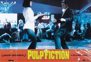 Pulp Fiction elokuvan juliste, jossa tanssivat John Travolta ja Uma Thurman