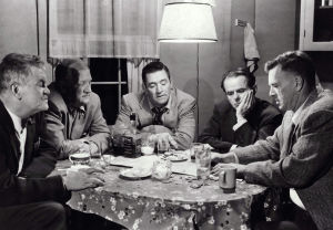 Jay C. Flippen, Joe Sawyer, Ted De Corsia, Elisha Cook Jr ja Sterling Hayden elokuvassa Peli on menetetty Jay C. Flippen, Joe Sawyer, Ted De Corsia, Elisha Cook Jr ja Sterling Hayden elokuvassa Peli on menetetty