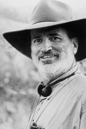 Terrence Malick 1990-luvun lopulla Kuva Terrence Malickista lierihattu päässään.