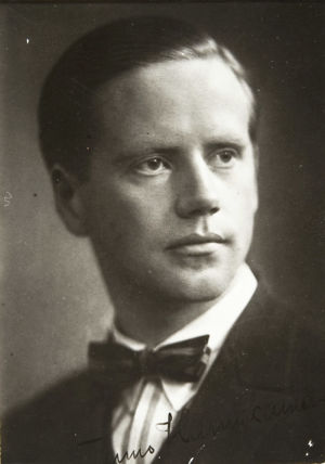 Tauno noin 1920-luvun alussa. Sellisti ja kapellimestari Tauno Hannikainen noin vuonna 1920.