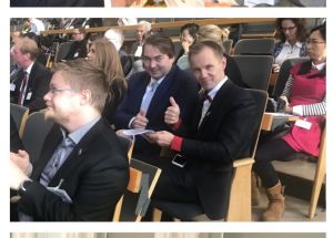 Riksdagsledamöterna Ville Vähämäki och Mika Niikko i oktober 2018 på evenemanget Finland-China Business and Investment Summit som arrangerades av Erlin Yang Riksdagsledamot Mika Niikko med kinesisk tulldelegation i Finlands riksdag.