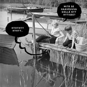 Kuvassa kaksi lasta kalastaa. Laiturin alta kuuluu valitusta ja toinen lapsista kysyy, että "Mitä se Haavruuva siellä nyt hytisee?"