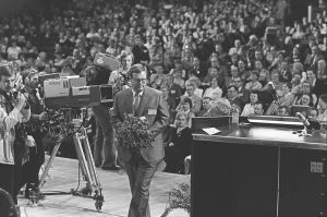 Kokoomuksen puheenjohtaja Finlandiatalolla 1981.