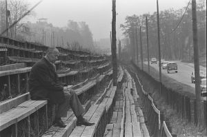 Curt Lincoln hedrade senare Örjan Atterbergs minne vid Fartvägen. Curt Lincoln sitter på Djurgårdens läktare, 1963.