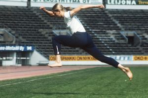 Det blev många och långa träningspass på Olympiastadion. Mona-Lisa Pursiainen tränar på Olympiastadion, 1974.