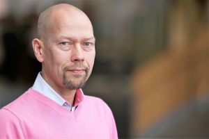 Specialforskare Tapio Karvonen följer noggrannt med sjötrafikens utsikter. Han tror att kryssningsrederierna kommer att klara av coronakrisen. Arkivbild. Specialforskare Tapio Karvonen.