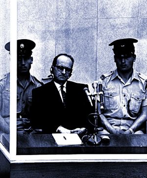 Adolf Eichmann oikeuden edessä. Natsi Adolf Eichmann oikeudessa.