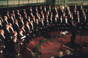 Ylioppilaskunnan Laulajat esiintyy Matti Hyökin johdolla Ylen Isossa Pajassa 23.9.1997.