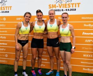Jonna Skrifvars (andra från höger) deltog i stafett-FM sista gången år 2018. Under sin tävlingskarriär hann hon vinna totalt fyra medaljer för IF Nykarlebynejden på 4x400 och 4x800 meter. IF Nykarlebynejdens lag idamernas 4x400 m i stafett-FM 2018.