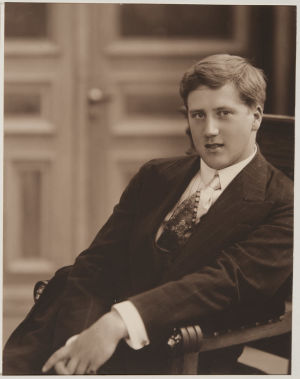 Ilmari Hannikainen noin vuonna 1913. Säveltäjä ja pianotaiteilija Ilmari Hannikainen noin vuonna 1913.