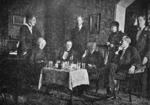 Aleksandr Ziloti puolisoinen, Ilmari Hannikainen ja Sibeliukset illanvietossa noin vuonna 1919.
