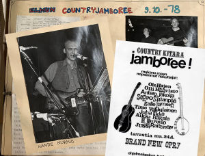 Ensimmäisen Countrykitarajamboreen mainos keväältä 1978 ja kuvia tapahtuman uusinnasta. Aineistoa Countrykitarajamboreesta Elmupoli-klubilla Helsingissä 1978,