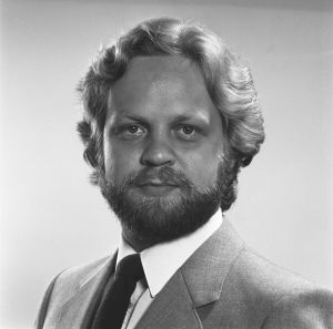 Baritoni Sauli Tiilikainen vuoden 1983 kuvassa. Baritoni Sauli Tiilikainen vuonna 1983.