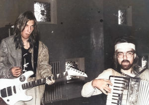 Santtu Karhu ja Arto Rinne, Santtu Karhu ja talvisovat -yhtyeen muusikot 1990-luvun alussa.