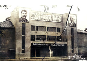 Kalevalan 100-vuotisjuhla 28. helmikuuta 1935 oli Kansallisen valistustalon avajaistilaisuus. Talosta tuli Petroskoin radiokomitean sinfoniaorkesterin konserttipaikka. Jatkosodan syksyllä 1941, kun suomalaiset joukot lähestyivät Petroskoita, neuvostoliittolaiset räjäyttivät Valistustalon peräytyessään. Petroskoin Kansallinen valistustalo valmistui 1935.