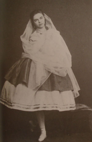 Ryska ballerinan Jekaterina Tjislova. Jekaterina Tjislova var en rysk ballerina. Hon hade ett förhållande med storfurst Nikolaj Nikolajevitj av Ryssland.