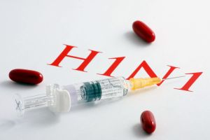 2009 blev det bråttom med att få ut ett uppdaterat influensavaccin, då H1N1, samma typ som under spanska sjukan, slog till. Influensavaccin i en spruta.