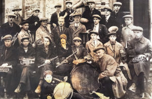 Kontupohjan paperitehtaan klubin soittokunta 1930-luvulla. Kontupohjan paperitehtaan klubin soittokunta 1930-luvun alussa.