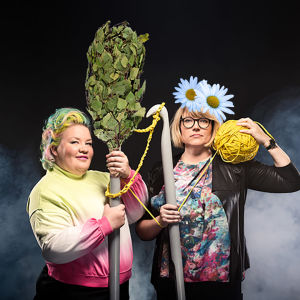 Kuvassa Jenny "Puikko" Lehtinen ja Kati "Koukku" Keinonen.