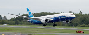Den här typen av flygplan, en Boeing 787-9, ihopmonteras i den drabbade fabriken. Ett Boeing 787-9-flygplan.