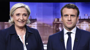 De franska presidentkandidaterna Marine Le Pen och Emmanuel Macron inför den sista TV-debatten.
