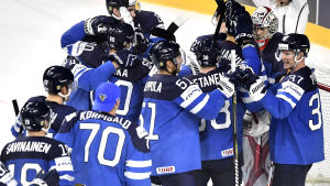 Hockeylejonen möter Sverige i VM-semifinal med start klockan 20.15 på lördag.