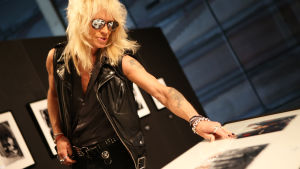 Michael Monroe var på plats i Logomo och bekantade sig med fotografierna från bandets glansdagar 1982-1984. Michael Monroe ser på bilderna och minns tillbaka.