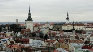 Rörnätet i Tallinn var i uselt skick efter sovjettiden. Panoramabild över Tallinn.