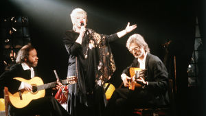 Anneli Saaristo, Suomen euroviisuedustaja 1989, sekä kitaristit Bert Karlsson ja Antero Jakoila